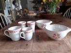 Servies Albert Heijn- AH- bloemetjes rood, Huis en Inrichting, Keuken | Servies, Ophalen of Verzenden, Zo goed als nieuw, Overige stijlen