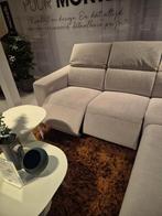 Model Moved showroommodel, Ophalen, Zo goed als nieuw, Stof