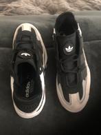 Adidas mt 44 niteball zwart creme zgan, Zwart, Ophalen of Verzenden, Adidas, Sneakers of Gympen