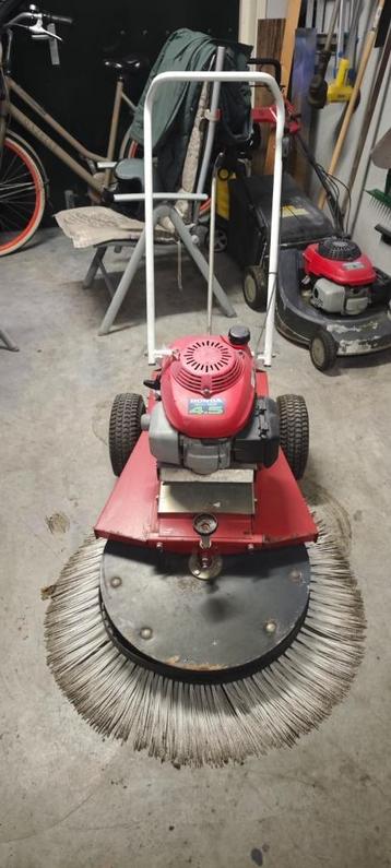 Honda GVC135 4.5 Buitenveegmachine met motor  beschikbaar voor biedingen
