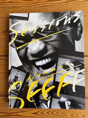 Groot hardcover fotoboek beschikbaar voor biedingen