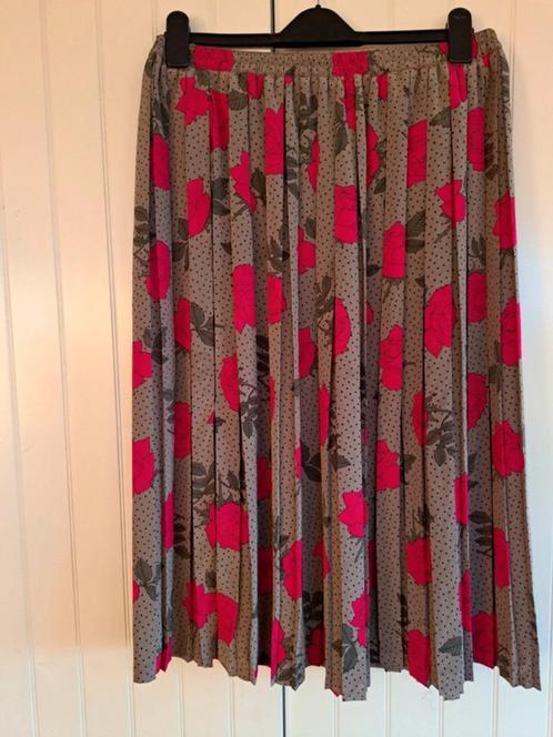 Geplooide midirok met rozenmotief, mt.46, Kleding | Dames, Rokken, Zo goed als nieuw, Maat 46/48 (XL) of groter, Grijs, Onder de knie