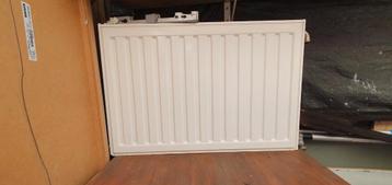 Radiator, 2 jaar oud. beschikbaar voor biedingen