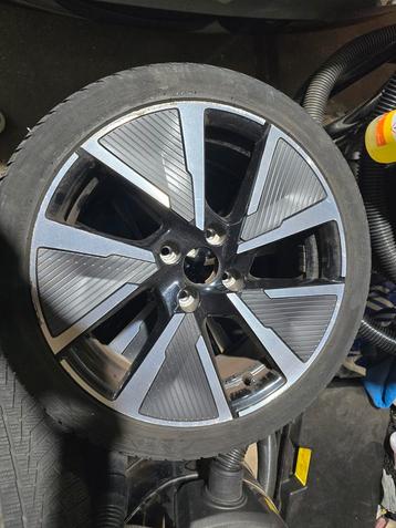 Aangeboden peugeot 208 gt line velgensetje + banden. beschikbaar voor biedingen