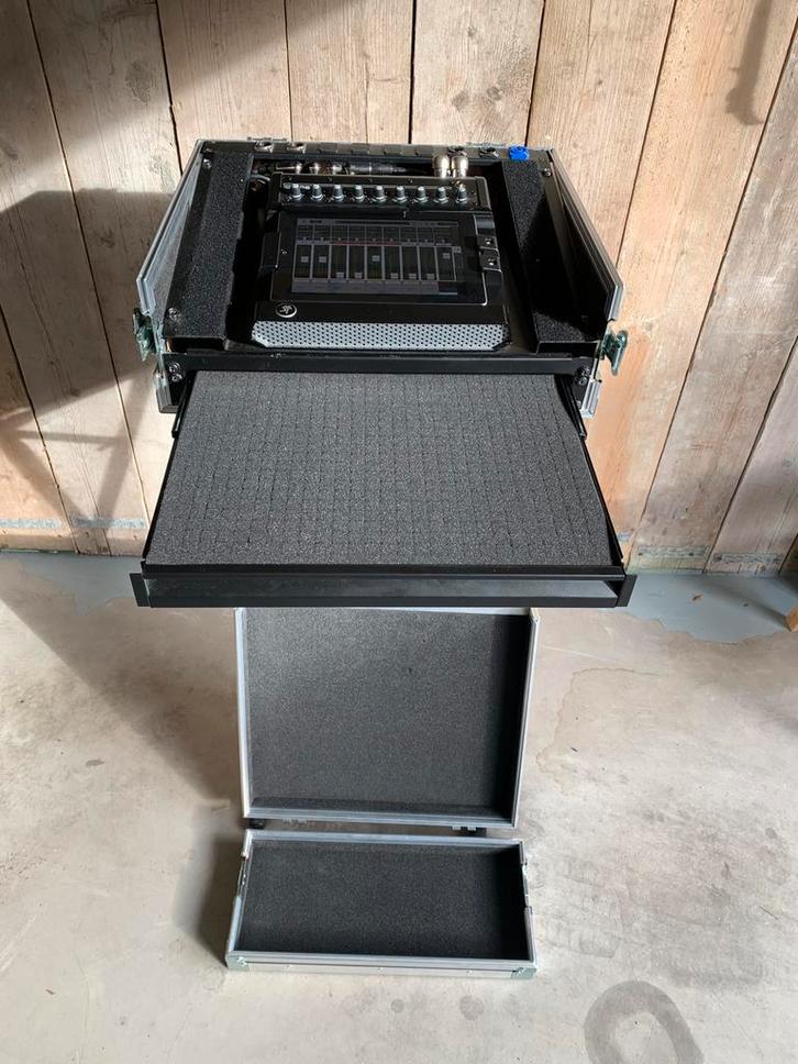 Mackie Dl806 / nieuwe flichtcase/Ipad ect.., Muziek en Instrumenten, Mengpanelen, Zo goed als nieuw, Ophalen of Verzenden