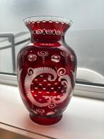 Ruby red vaas, Ophalen