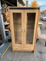Vitrine kaat in de style van nu, Huis en Inrichting, Kasten | Vitrinekasten, Ophalen of Verzenden, Zo goed als nieuw, 25 tot 50 cm