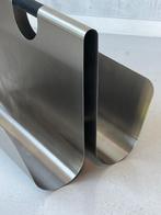 Blomus Wactor lectuurbak design krantenbak RVS modern, Huis en Inrichting, Woonaccessoires | Krantenbakken en Lectuurbakken, Gebruikt