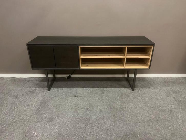 Xooon Moniz tv-meubel 140 cm nu voor €399,-, Huis en Inrichting, Lampen | Vloerlampen, Nieuw, Minder dan 100 cm, Hout, Metaal