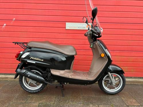 Super nette Sym fiddele 2 brom scooter 7600 kn, Fietsen en Brommers, Scooters | Peugeot, Maximaal 45 km/u, Benzine, Ophalen
