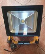 Vetec LED bouwlamp IP65 oplaadbaar met 220v oplaadkabel., Ophalen of Verzenden, Zo goed als nieuw, 500 watt of meer