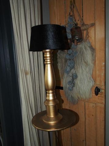 Gouden lamp met Zwarte Luipaard lamp beschikbaar voor biedingen