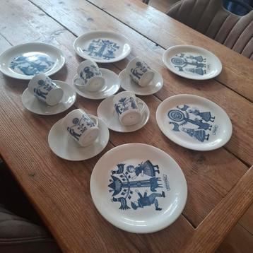 Retro servies maastricht beschikbaar voor biedingen