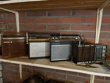 9 oude transistor radio’s beschikbaar voor biedingen