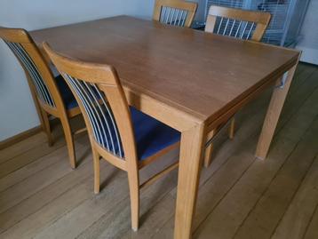 eikenhouten UITSCHUIFBARE eettafel incl 4 stoelen beschikbaar voor biedingen