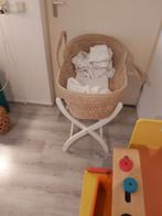 Mooie rieten wieg met standaard, Ophalen, Zo goed als nieuw, Wieg