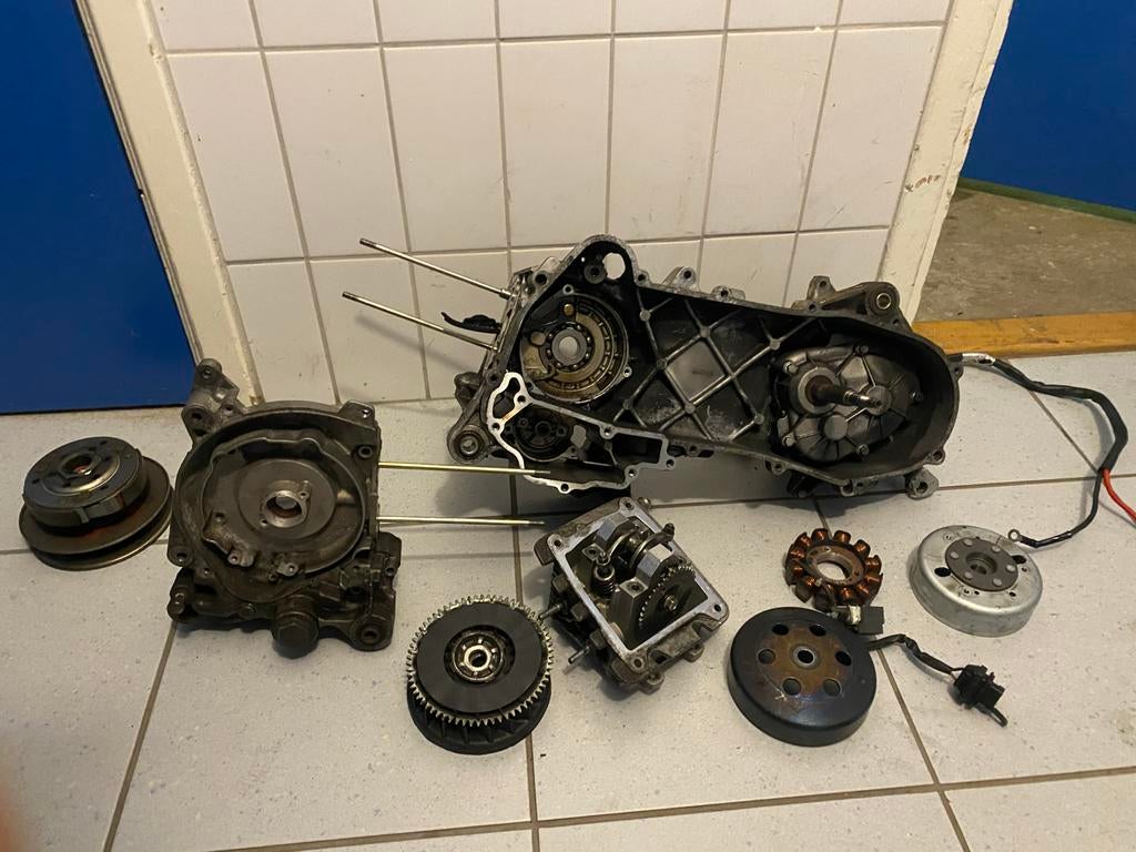 Zip 4t2v carters+onderdelen, Ophalen of Verzenden, Blok, Piaggio