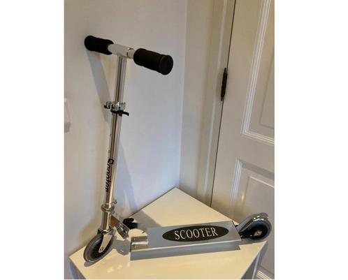 Step aluminium black van het merk Scooter, Fietsen en Brommers, Steps, Zo goed als nieuw, Gewone step, Ophalen