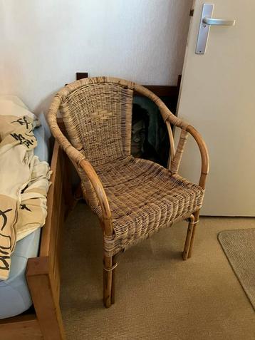 Rieten stoel gratis ophalen beschikbaar voor biedingen