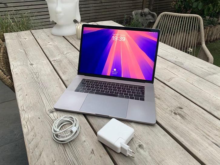 MacBook Pro 15 INCH, Computers en Software, Apple Macbooks, Gebruikt, MacBook Pro, 15 inch, 2 tot 3 Ghz, 256 GB, 16 GB, Qwerty