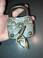 Groot antiek hangslot slot Abus 13 bij 9 bij 3 cm, Ophalen of Verzenden, Gebruikt, Slot