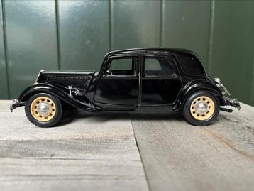 Collectie 1:24 miniaturen (o.a. Burago) beschikbaar voor biedingen