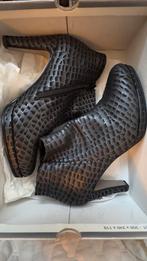 Nieuwe enkellaarsjes met hak - metallic print, Ophalen of Verzenden, Nieuw, Grijs, Lage of Enkellaarzen
