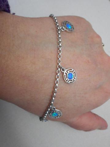 Zilveren jasseron armband met 6 bedels met opaal nr.1780 beschikbaar voor biedingen