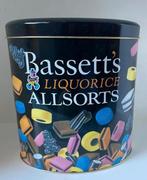 Ovaal blik van Bassett’s Allsorts Liquorice. Doorsnede 14 cm, Verzamelen, Ophalen of Verzenden, Zo goed als nieuw, Overige, Overige merken