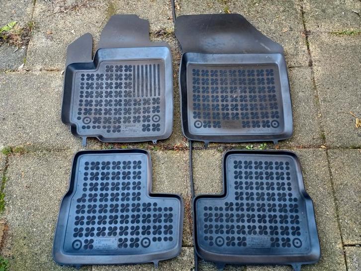 Rubberen matten Suzuki Splash / Opel Agila B, Auto diversen, Automatten, Ophalen of Verzenden