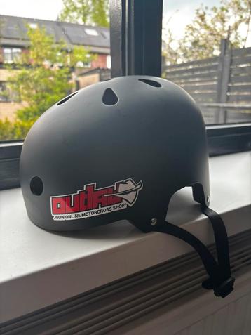 Hangup Bmx/skate helm als nieuw! beschikbaar voor biedingen