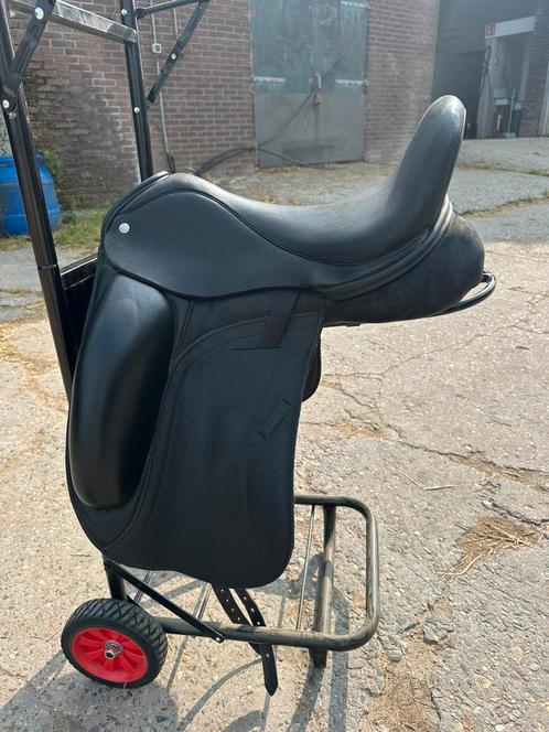 Custom Wolfgang Omni dressuurzadel – 17,5 inch MW, Dieren en Toebehoren, Paarden en Pony's | Zadels, Zo goed als nieuw, Dressuur