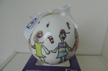 Nieuwe kerstbal beschikbaar voor biedingen