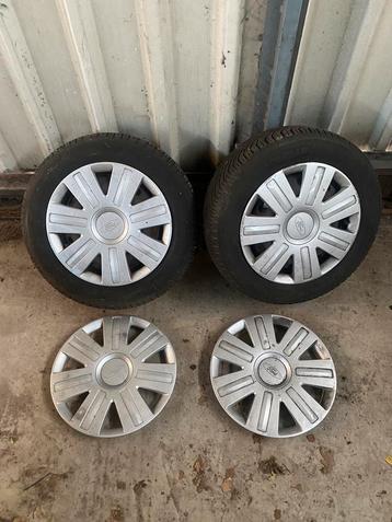 2 Michelin all seasons banden inclusief 4 Ford sierdoppen beschikbaar voor biedingen