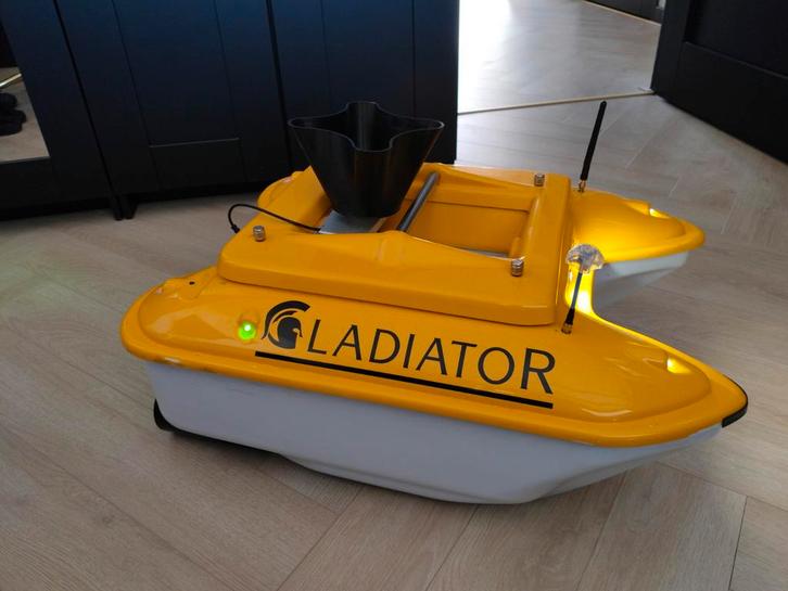 Gladiator Baitboat Full Option, Watersport en Boten, Hengelsport | Karpervissen, Zo goed als nieuw, Overige typen, Ophalen of Verzenden