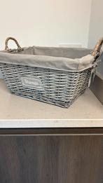 Stijlvolle rieten mand met grijze binnenbekleding, Mand, Nieuw, Ophalen of Verzenden, Riet
