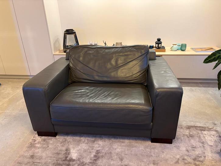 Loveseat leer grijs Montèl, Huis en Inrichting, Banken | Sofa's en Chaises Longues, Gebruikt, Tweepersoons, Minder dan 150 cm