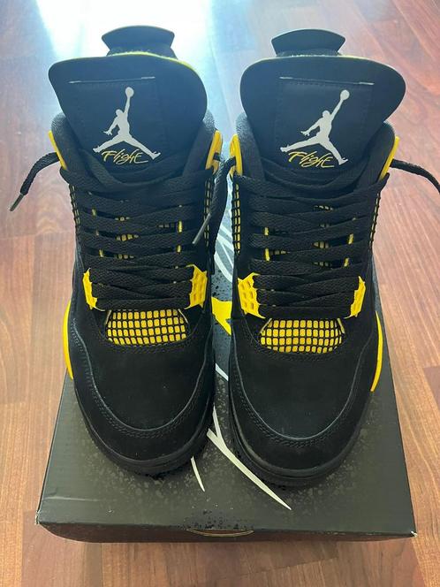 Jordan 4 Thunder maat 42,5, Kleding | Heren, Schoenen, Zo goed als nieuw, Zwart, Ophalen of Verzenden