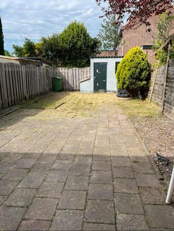 Tuinman aangeboden beschikbaar voor biedingen