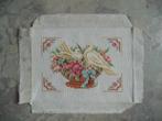 Borduurwerk "2 duifjes en bloemen", Ophalen of Verzenden, Gebruikt, Handborduren, Onderdeel of Toebehoren