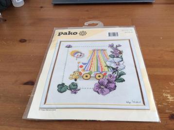Pako borduurpakket Nr. 217720. Wieg met bloemen. Nieuw beschikbaar voor biedingen