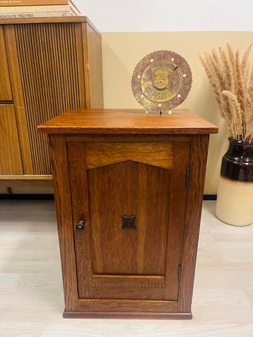 Prachtig Antiek Houten Kastje Nachtkastje Bijzettafel beschikbaar voor biedingen