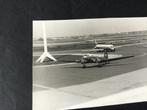 FOTO SCHIPHOL 1971 DC 9:KLM DELTA AIR DAKOTA, Verzenden, Zo goed als nieuw, Kaart, Foto of Prent