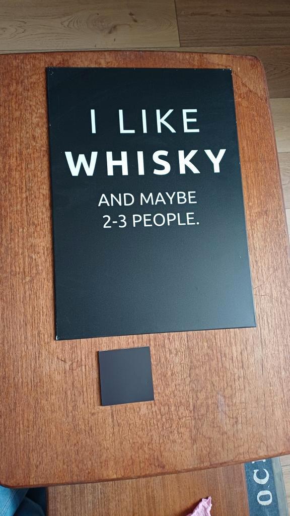 Displate 'I Like Whisky...' met gebruikte magneet, Huis en Inrichting, Woonaccessoires | Schilderijen, Tekeningen en Foto's, Gebruikt