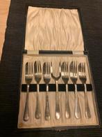 Antique case with dessert forks, Ophalen