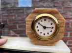 Charmant jaren 50 klokje in beige-wit marmer met fotolijstje, Ophalen of Verzenden