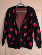 Zwarte Cardigan met Aardbeien - Maat M/L zgan, Ophalen of Verzenden, Zo goed als nieuw, Maat 38/40 (M), Zwart