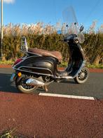 Vespa primavera full option, Fietsen en Brommers, Scooters | Vespa, Ophalen, Zo goed als nieuw, Benzine, Maximaal 25 km/u