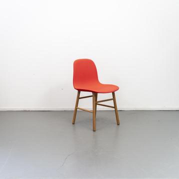 3 Normann Copenhagen Form stoel Rood Nieuw beschikbaar voor biedingen