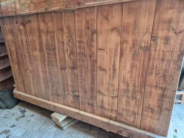 Steigerhouten bar met natuurstenen blad beschikbaar voor biedingen